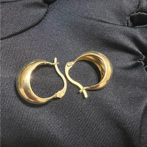 Brand new 18K Saudi gold Dome earrings